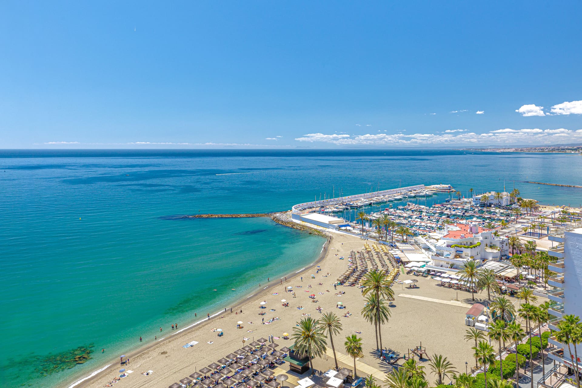 Mediterráneo Suites, Once apartamentos en primera línea en el centro de Marbella